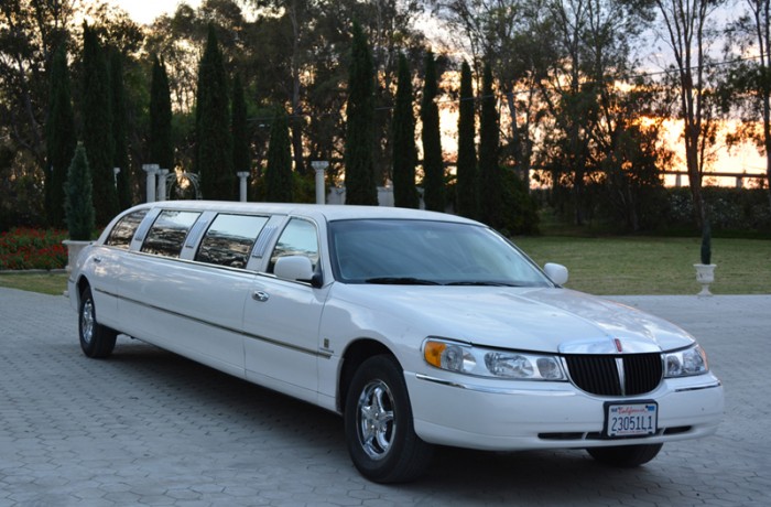 Lincoln Stretch Limousine 10- Passengers