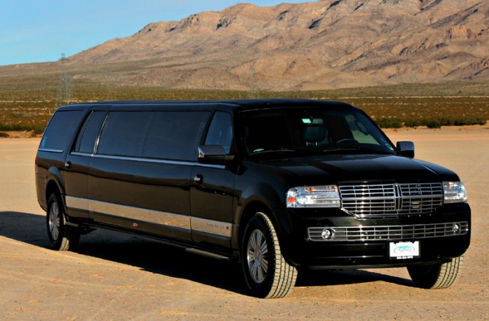 Lincoln Stretch Limousine 6- Passengers