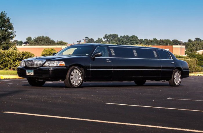 Lincoln Stretch Limousine 8- Passengers