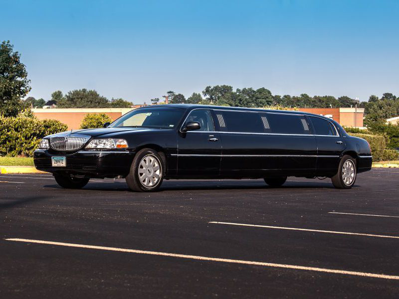 Lincoln Stretch Limousine 8- Passengers